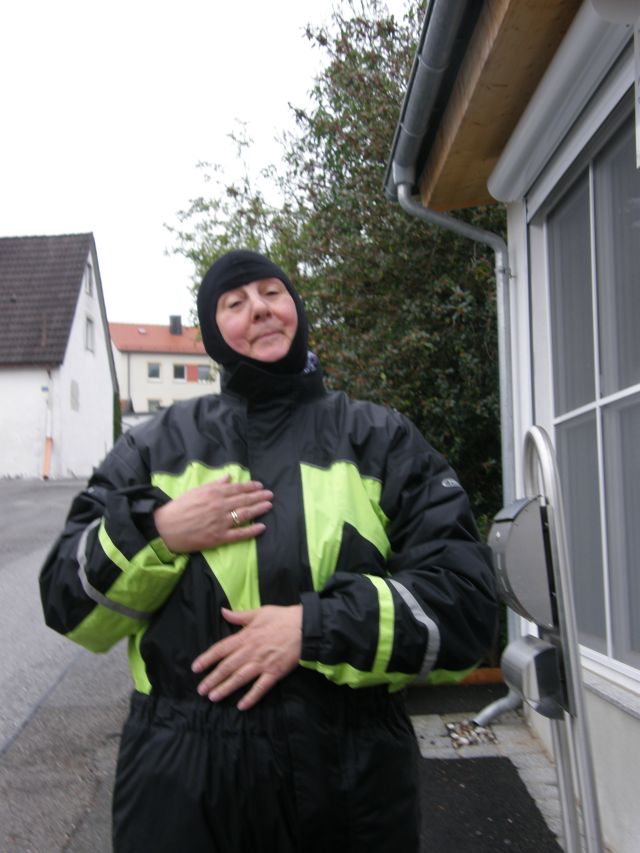 Ingeborg in Regenkombi