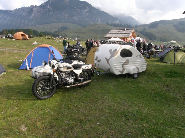 Ural - Gespann mit Anhänger